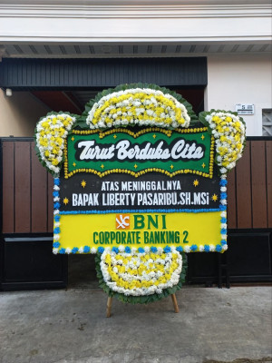 Papan Bunga Duka di Jembatan Lima