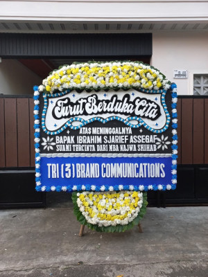 Papan Bunga Duka di Jembatan Lima